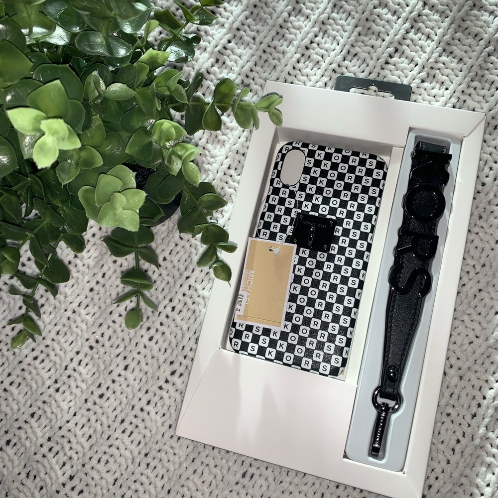 MK Checkerboard Logo Leather Wristlet iPhone Case - Picture 3 of 6